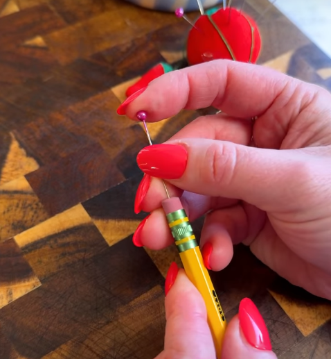 Почти как писанки: оригинальный способ декора яиц на Пасху