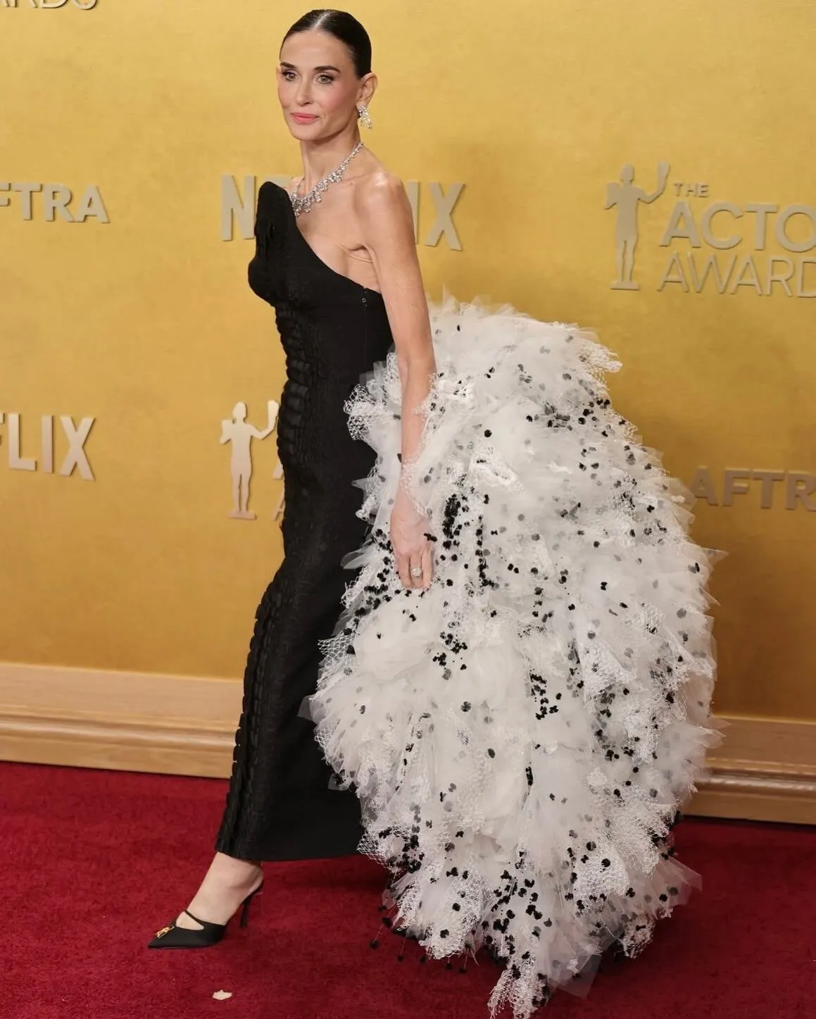 Новые фото 63-летней Деми Мур без фотошопа вызвали панику в сети