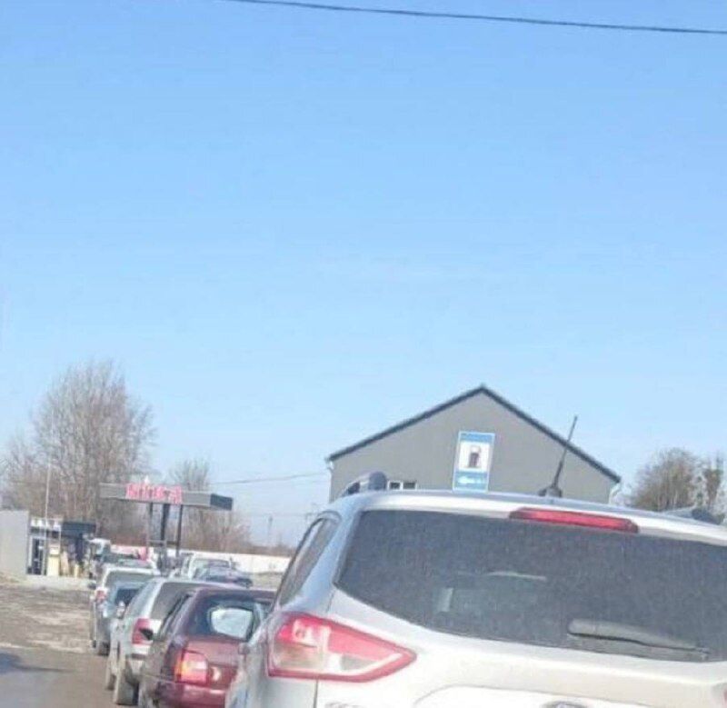 Очереди на заправках в Украине