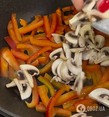 Смачний теплий салат з куркою та овочами: додайте легу заправку