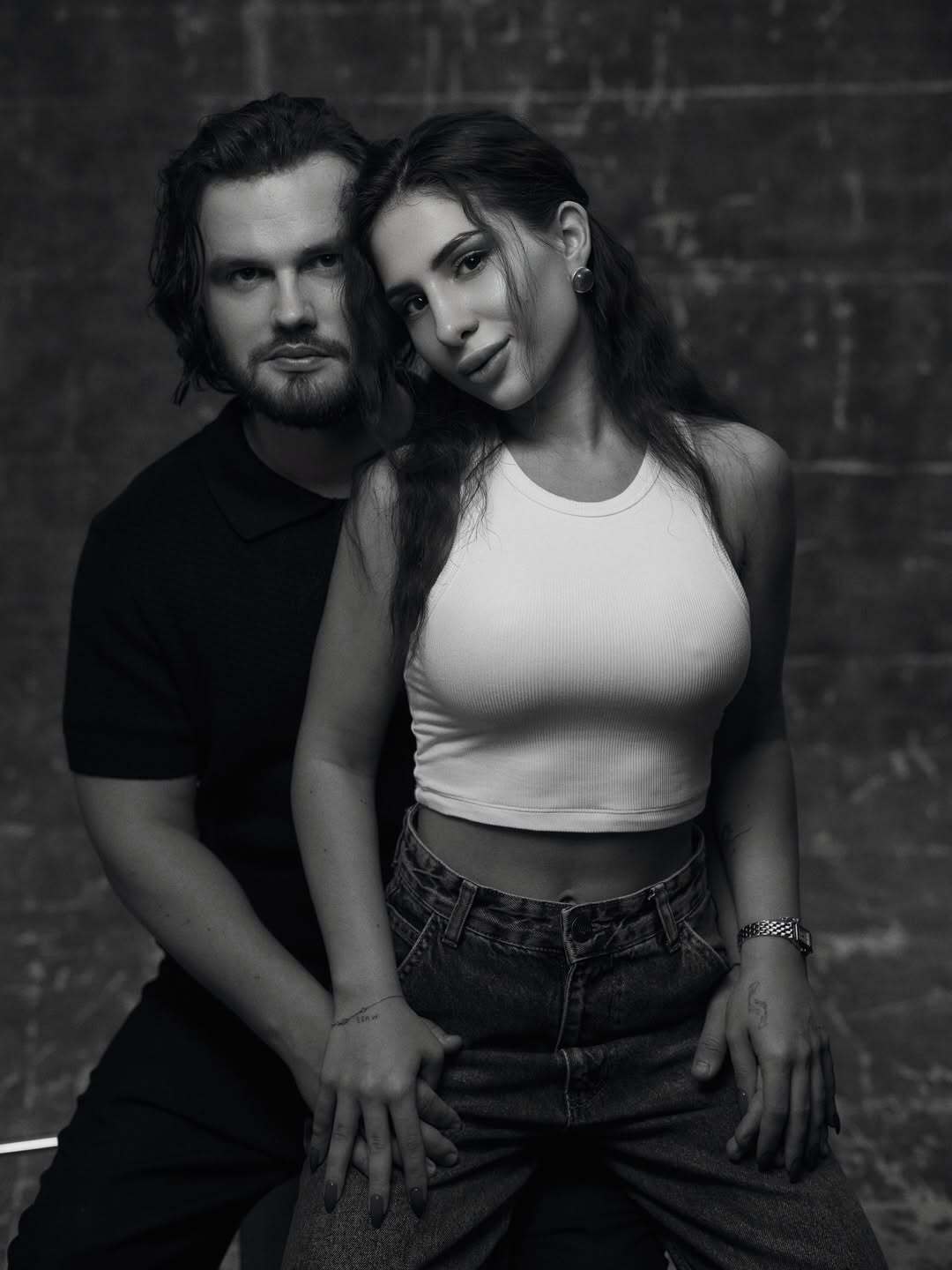 Первая встреча была на кладбище: певица SKYLERR приоткрыла завесу "идеальных" отношений с адвокатом Прониным