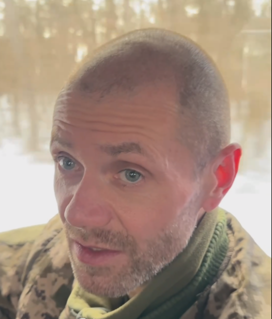 "Увесь цей час тримала одна мрія": звільнений з полону захисник Маріуполя показав, заради кого мусив вистояти. Відео