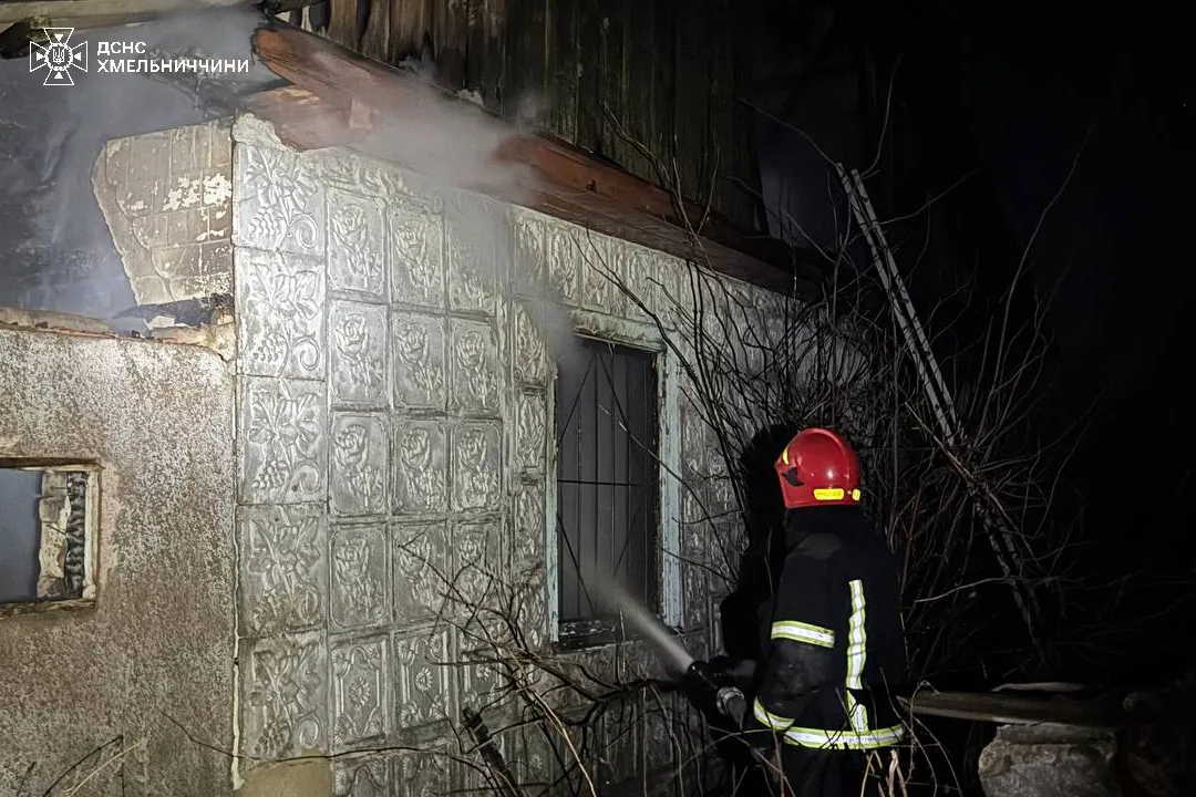 На Хмельниччині у пожежі загинули мати і троє дітей: деталі трагедії. Фото і відео