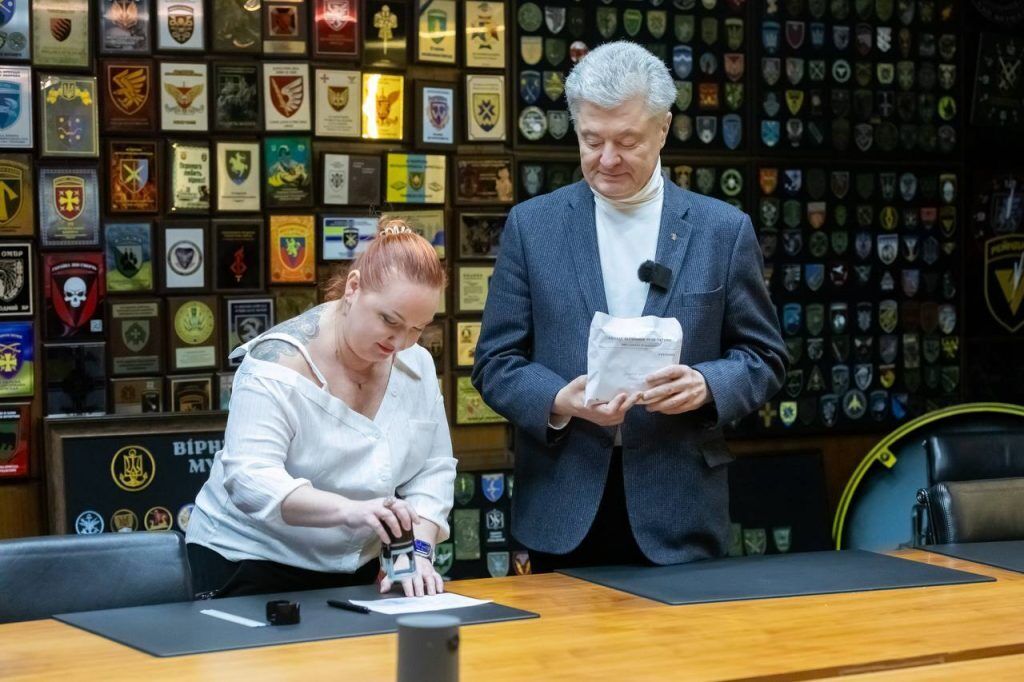 Для потреб ЗСУ: Порошенко передав свої депутатські кошти ГО "Справа громад"