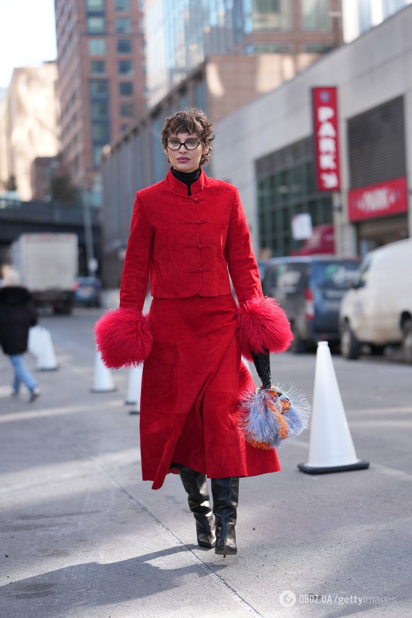 Что такое "корейская куртка", которую этой весной будут носить все: фото стильных образов