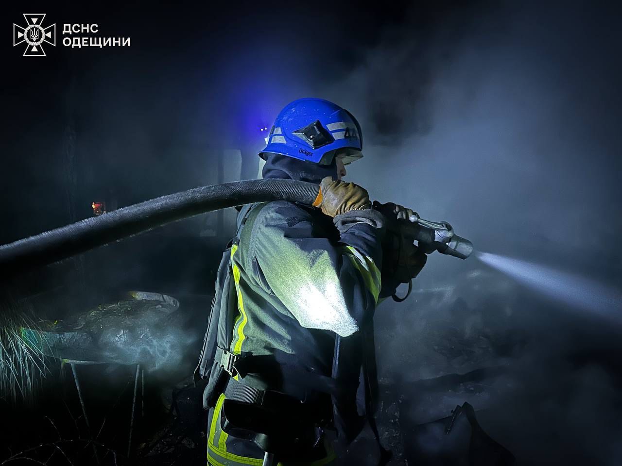 Окупанти атакували Одещину: сталась пожежа на базі відпочинку, пошкоджено цивільний транспорт. Фото