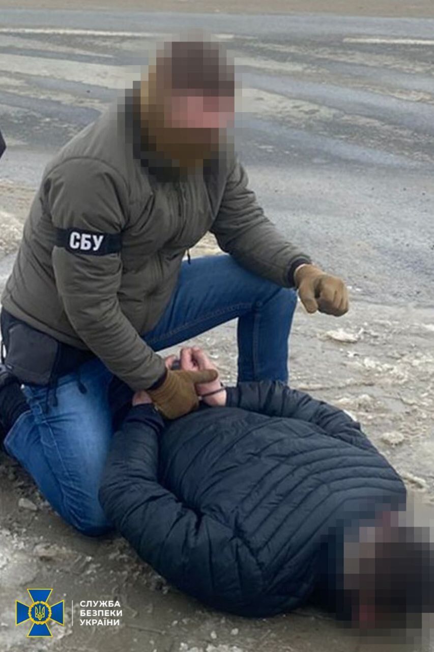 "Тариф" сягав 24 тис. доларів: СБУ і Нацполіція ліквідували десять схем для ухилянтів у різних регіонах України. Фото
