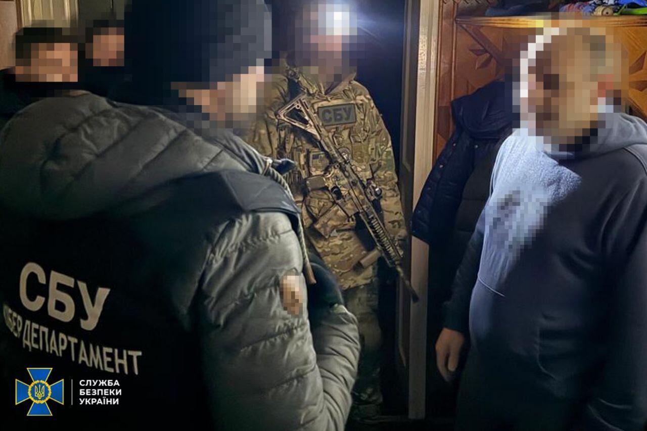 "Тариф" сягав 24 тис. доларів: СБУ і Нацполіція ліквідували десять схем для ухилянтів у різних регіонах України. Фото