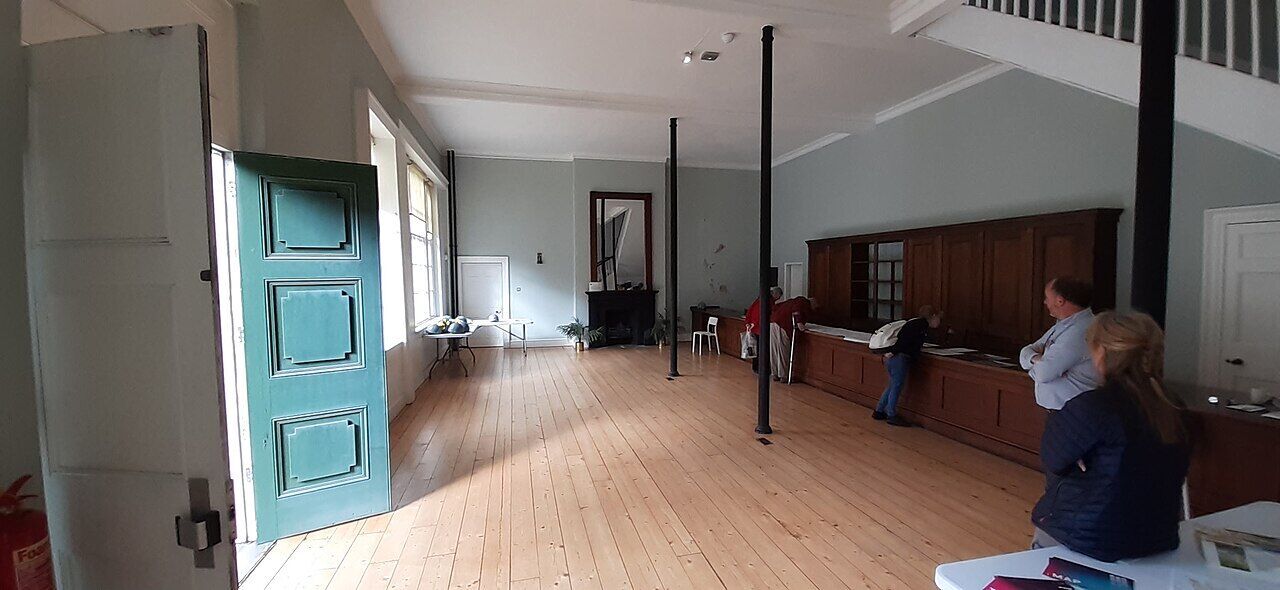 Майже 200 років: де розташована найстаріша залізнична станція у світі