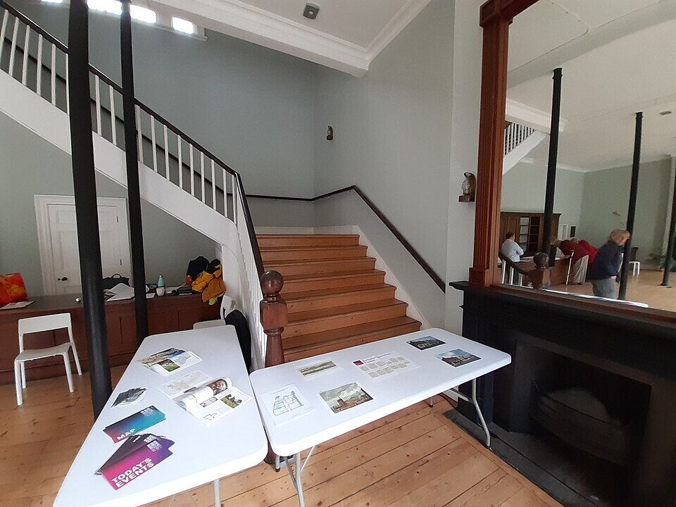 Майже 200 років: де розташована найстаріша залізнична станція у світі