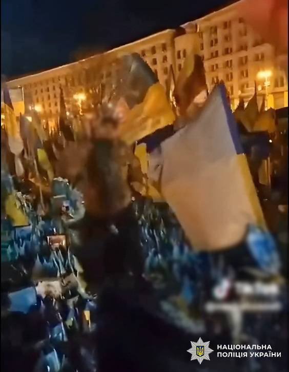 У Києві іноземець влаштував танці на території Меморіалу пам’яті на Майдані. Подробиці та фото