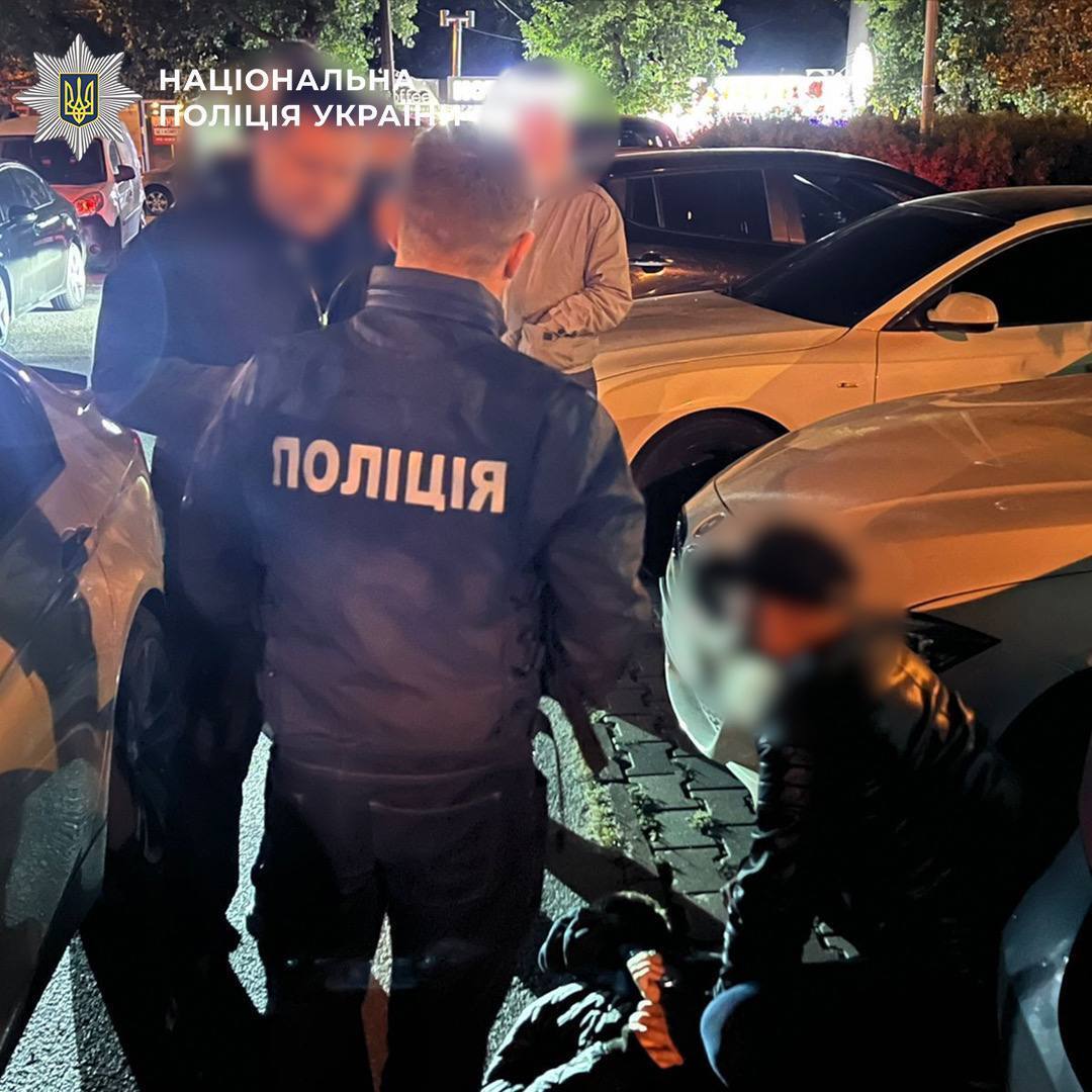 У Києві експосадовець пропонував чоловіку знятися з військового обліку за $36 тисяч. Подробиці та фото