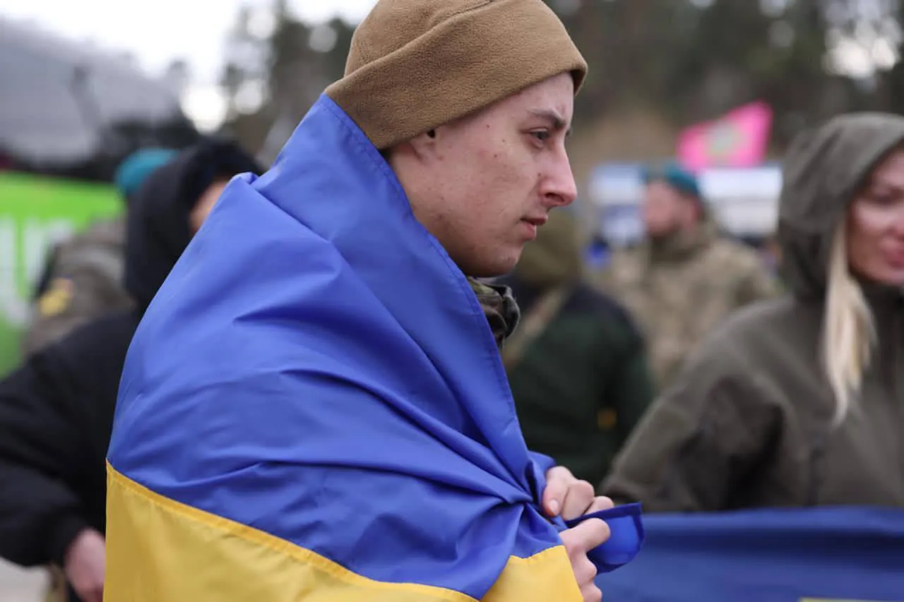 "Нікого не забуваємо": Зеленський повідомив про повернення з полону 200 українців, серед яких - захисники Маріуполя. Фото