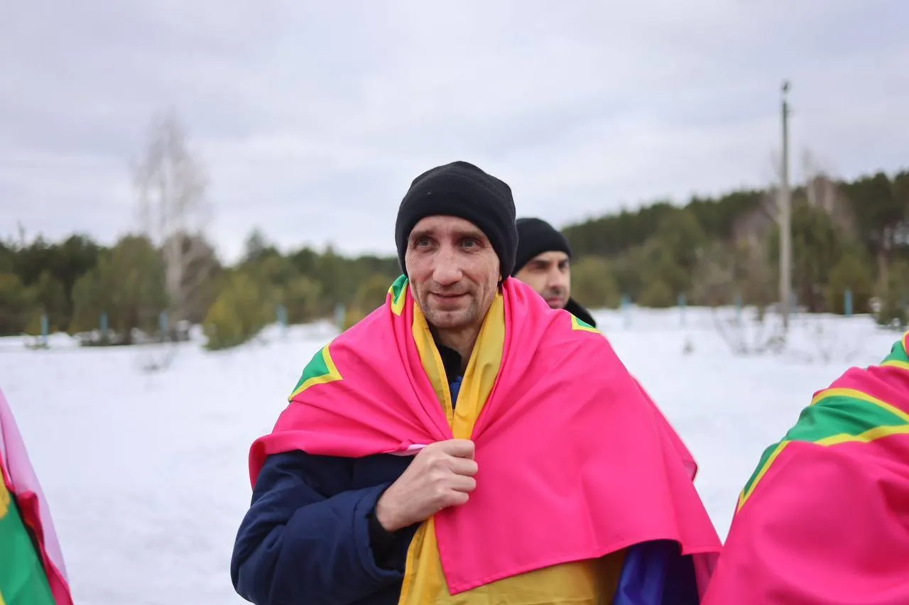 "Нікого не забуваємо": Зеленський повідомив про повернення з полону 200 українців, серед яких - захисники Маріуполя. Фото