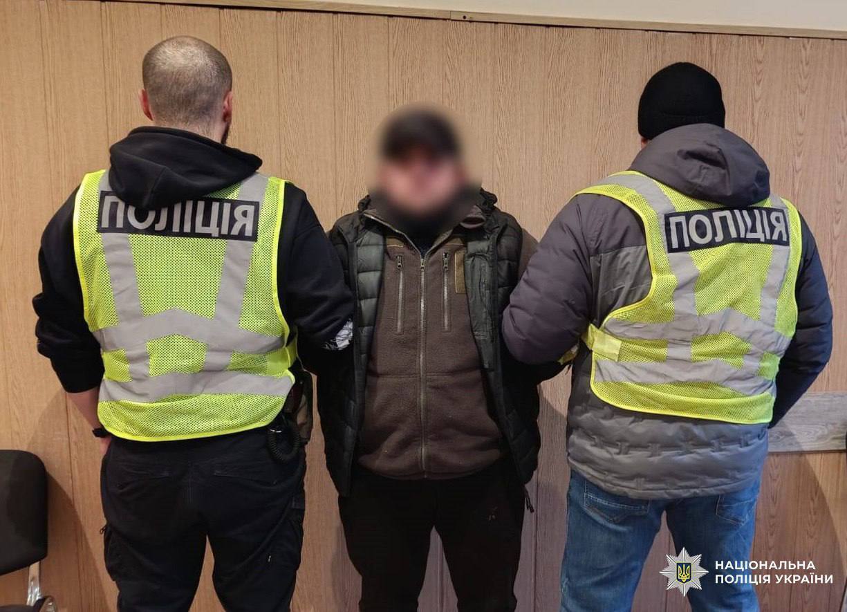 У Києві іноземець влаштував танці на території Меморіалу пам’яті на Майдані. Подробиці та фото