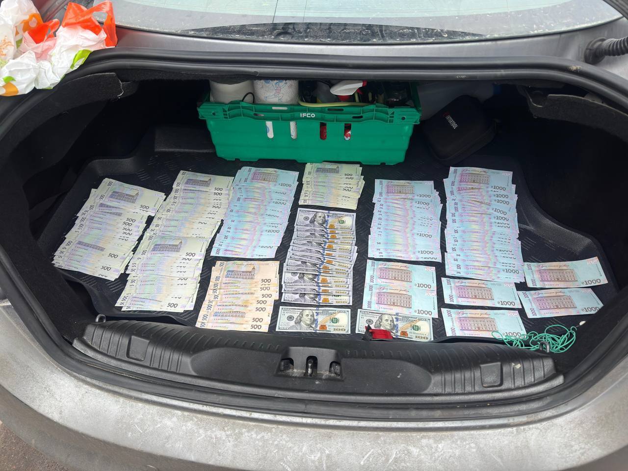 Зарабатывал на гуманитарной помощи для ВСУ: на Киевщине задержали иностранца. Подробности и фото