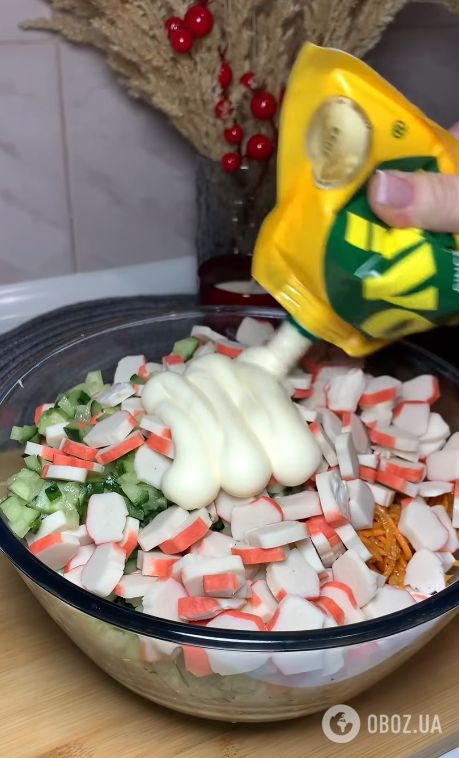 Який смачний салат приготувати з пекінської капусти: заправляється майонезом