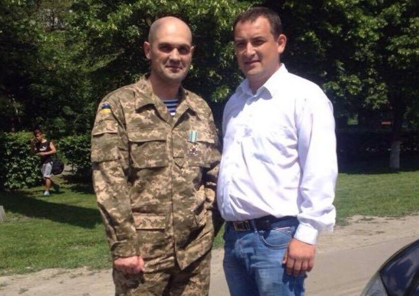 Усе законно? Нардеп Кузьміних, який попався на гарячому, може уникнути відповідальності: як фігурант скандальної справи потрапив у політику і до чого його брат-герой