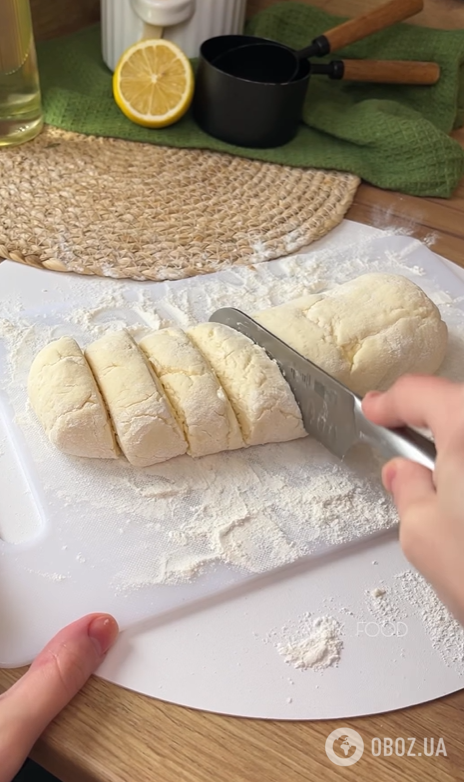 Як готувати сирники, щоб вони не розпадались і не горіли: найпростіший рецепт