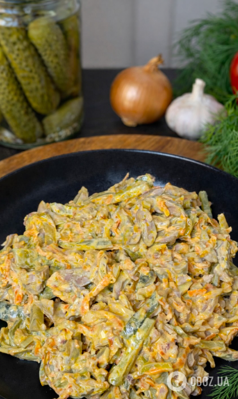 Смачний майонезний салат з печінкою: як приготувати