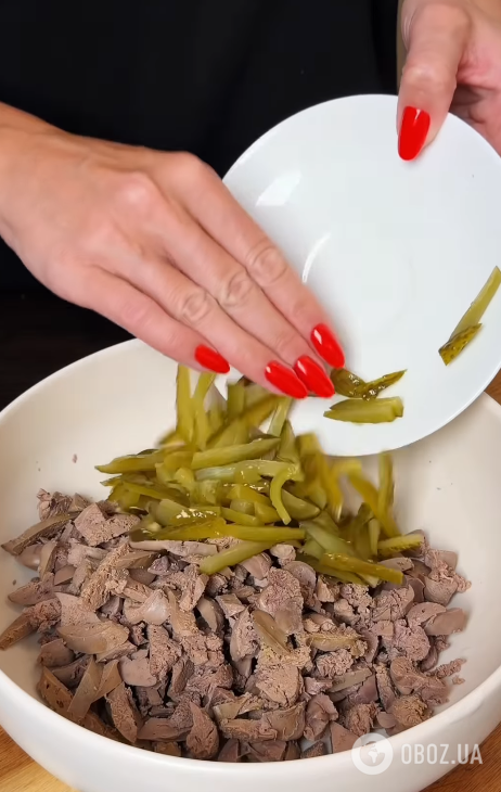 Смачний майонезний салат з печінкою: як приготувати