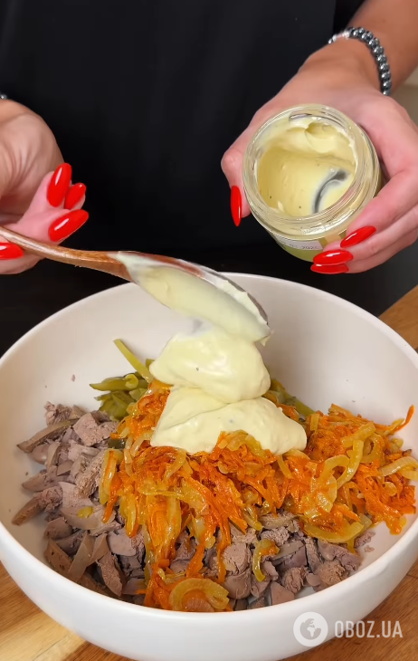 Смачний майонезний салат з печінкою: як приготувати