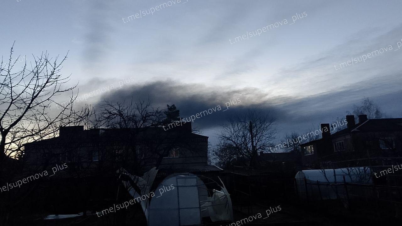 Піднявся дим: у Краснодарському краї атаковано підстанцію і нафтобазу. Відео