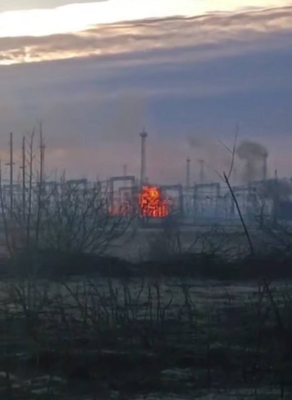 Піднявся дим: у Краснодарському краї атаковано підстанцію і нафтобазу. Відео