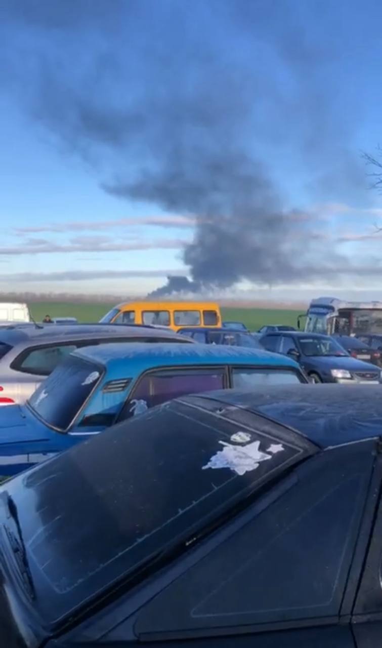 Піднявся дим: у Краснодарському краї атаковано підстанцію і нафтобазу. Відео