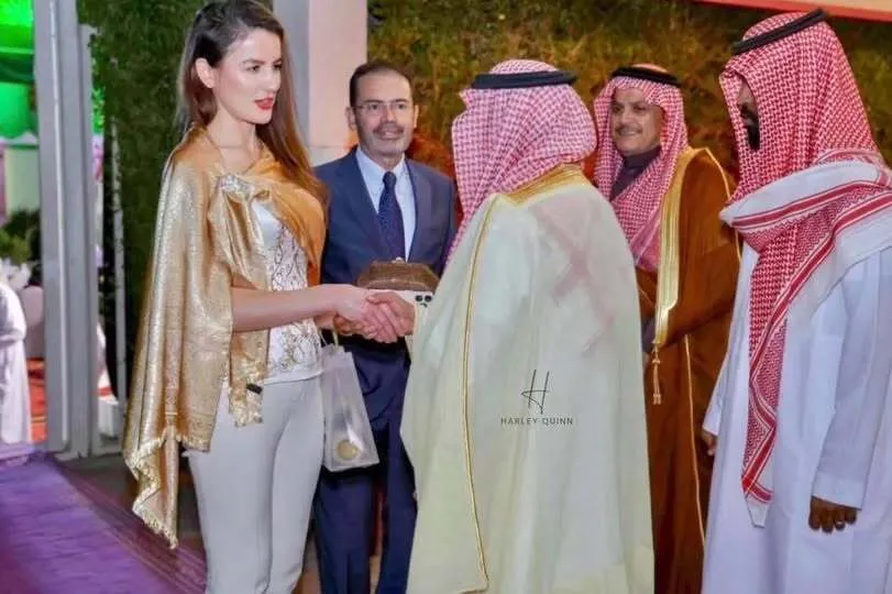 "Какой позор": что известно о госпоже посла Украины в Омане, которая возмутила сеть своим нарядом на важной встрече. Фото