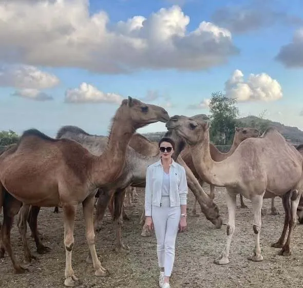 "Какой позор": что известно о госпоже посла Украины в Омане, которая возмутила сеть своим нарядом на важной встрече. Фото