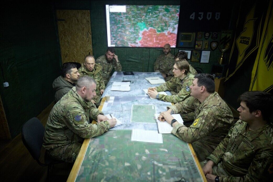 Боронят Славянск, Краматорск, Дружковку и Константиновку: Зеленский на Донбассе отметил государственными наградами воинов ряда бригад. Фото и видео