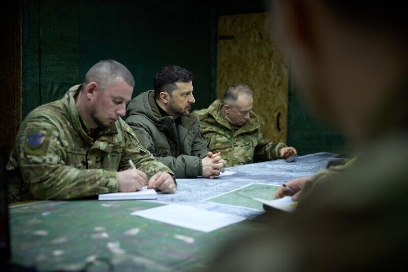 Боронят Славянск, Краматорск, Дружковку и Константиновку: Зеленский на Донбассе отметил государственными наградами воинов ряда бригад. Фото и видео