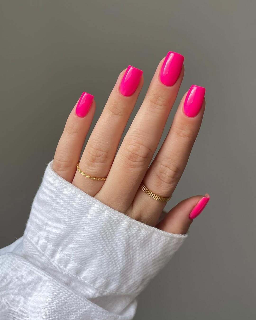 Подходят к любому тону кожи: 5 универсальных цветов маникюра