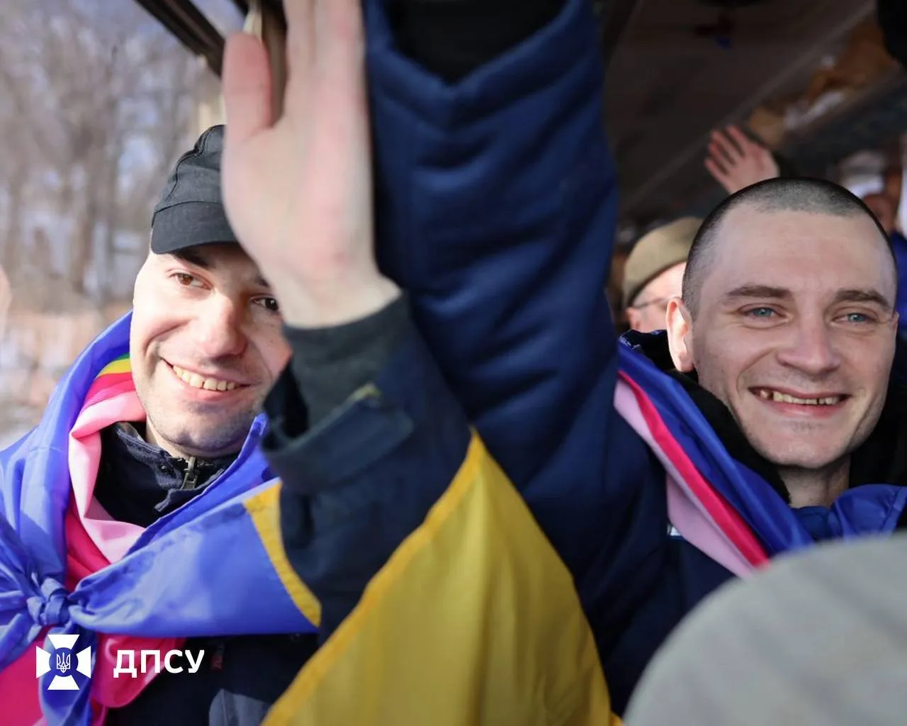 Сотни украинских защитников возвращаются домой: Зеленский сообщил о новом обмене пленными. Фото и видео