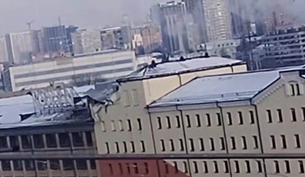 Порошенко: незаконні санкції перешкоджають захисту людей і підприємств від російських ракет та шахедів