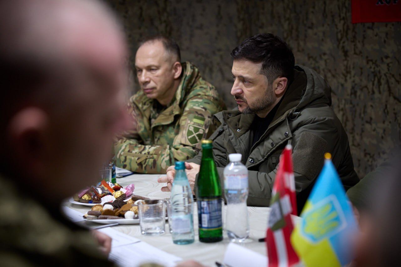 Боронят Славянск, Краматорск, Дружковку и Константиновку: Зеленский на Донбассе отметил государственными наградами воинов ряда бригад. Фото и видео