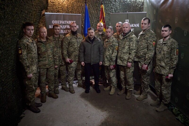 Боронят Славянск, Краматорск, Дружковку и Константиновку: Зеленский на Донбассе отметил государственными наградами воинов ряда бригад. Фото и видео