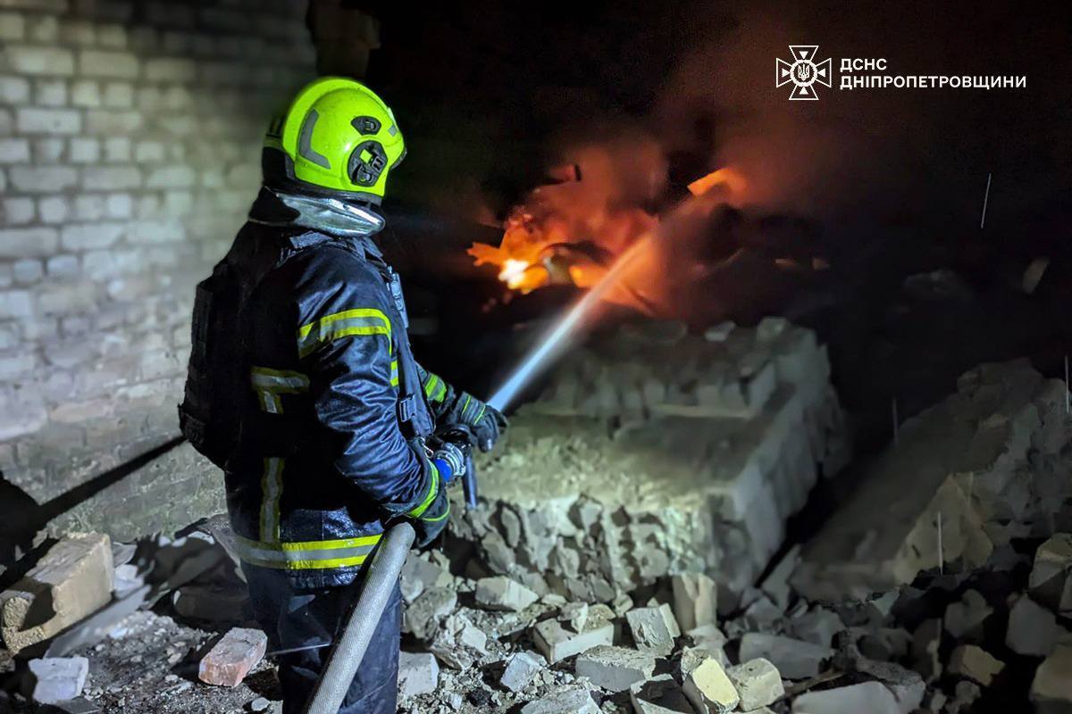 Оккупанты атаковали Кривой Рог и Никополь: есть попадание в девятиэтажку и раненые. Фото и видео