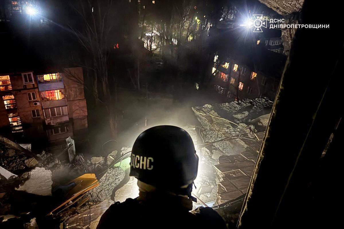 Оккупанты атаковали Кривой Рог и Никополь: есть попадание в девятиэтажку и раненые. Фото и видео