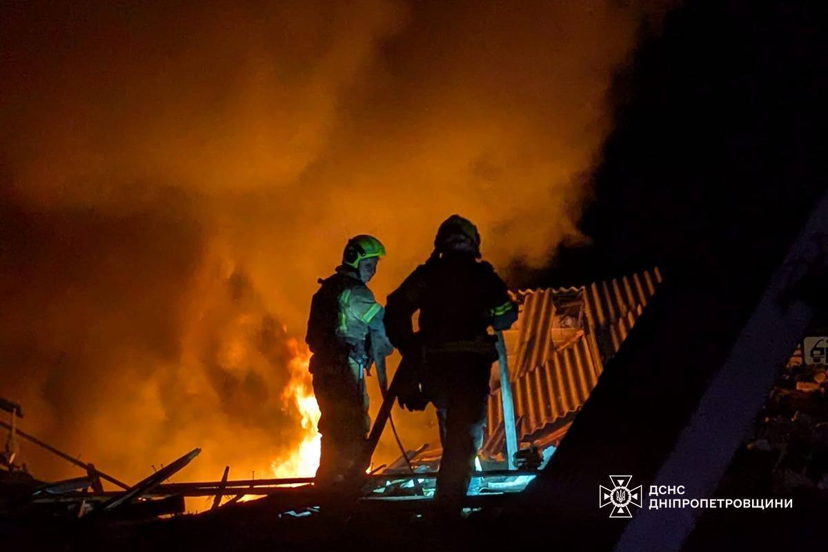 Оккупанты атаковали Кривой Рог и Никополь: есть попадание в девятиэтажку и раненые. Фото и видео