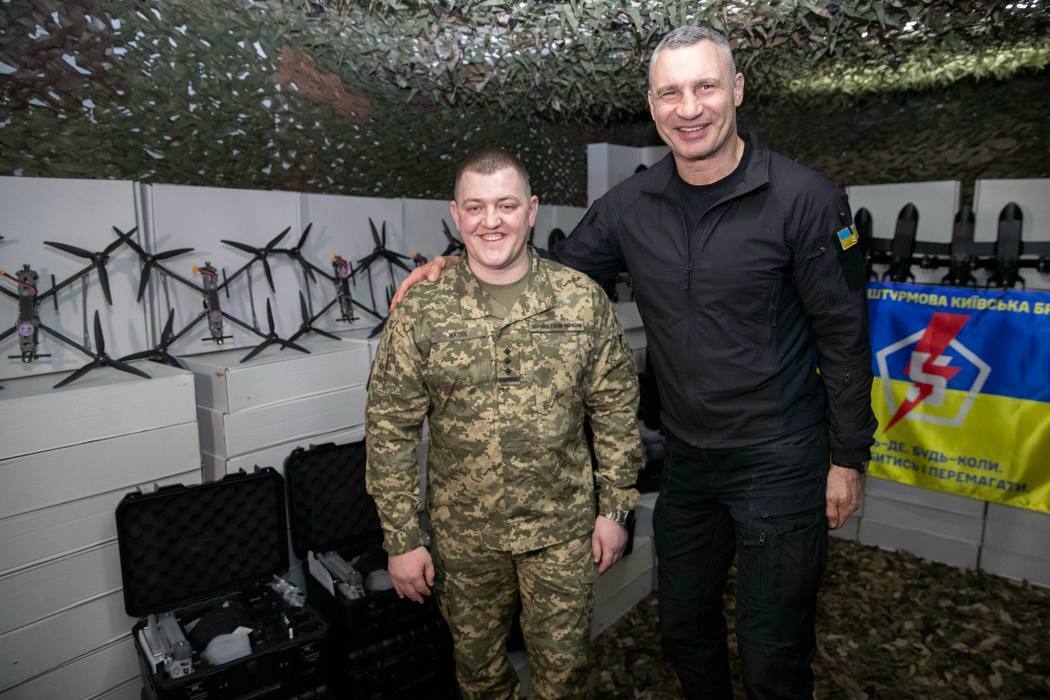 Бойцы 5-й отдельной штурмовой Киевской бригады получили 1300 БпЛА от столицы: Кличко показал фото