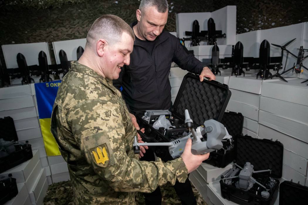 Бойцы 5-й отдельной штурмовой Киевской бригады получили 1300 БпЛА от столицы: Кличко показал фото