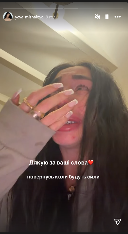 Вихвалялася "гламурним" життям: що відомо про дівчину вбитого на Балі українця Комарова, яка розридалась на камеру після новин про його смерть