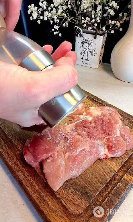 Соковиті курячі стегна на сковорідці: як смачно приготувати