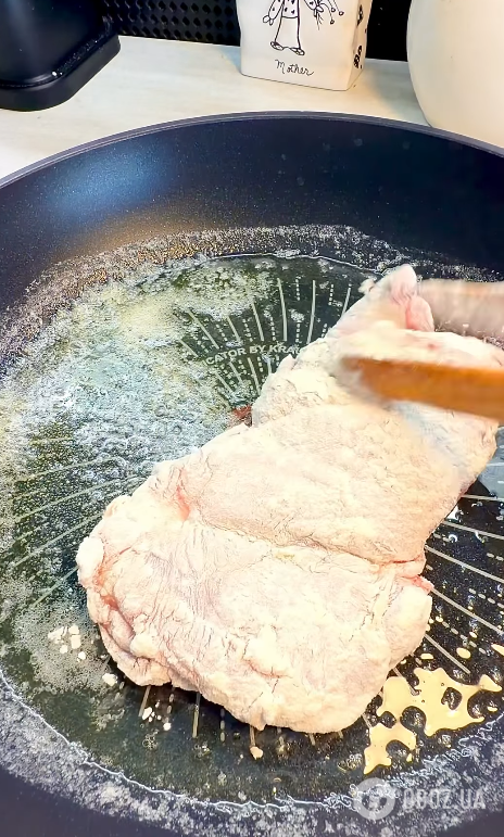 Соковиті курячі стегна на сковорідці: як смачно приготувати