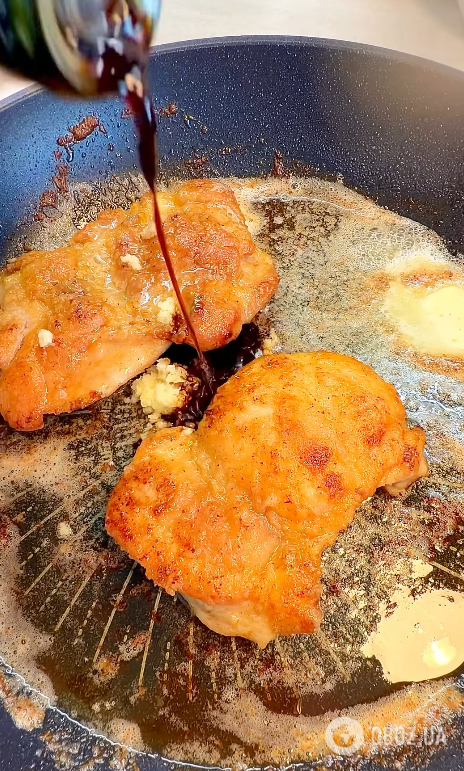 Соковиті курячі стегна на сковорідці: як смачно приготувати