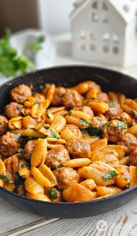 Як смачно приготувати макарони на вечерю: знадобиться фарш