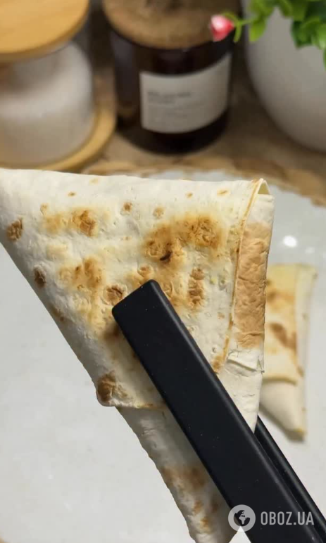 Трикутники з лаваша за 15 хвилин: потрібно просто посмажити на сковорідці