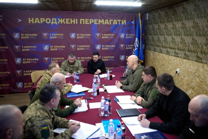 Боронят Славянск, Краматорск, Дружковку и Константиновку: Зеленский на Донбассе отметил государственными наградами воинов ряда бригад. Фото и видео